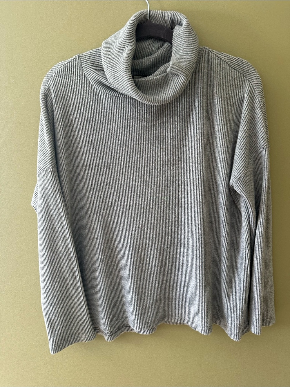 Dylan Cozy Ribbed Turtleneck Sweater - Gray